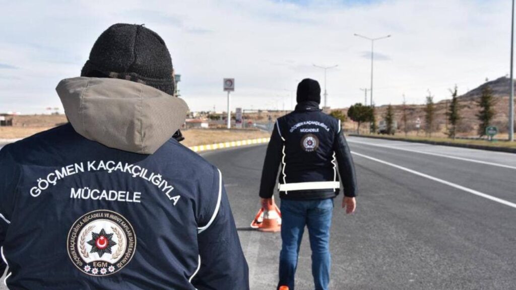 Ali Yerlikaya: 21 göçmen kaçakçılığı organizatörü ve 547 düzensiz göçmen yakalandı – Birlik Haber Ajansı